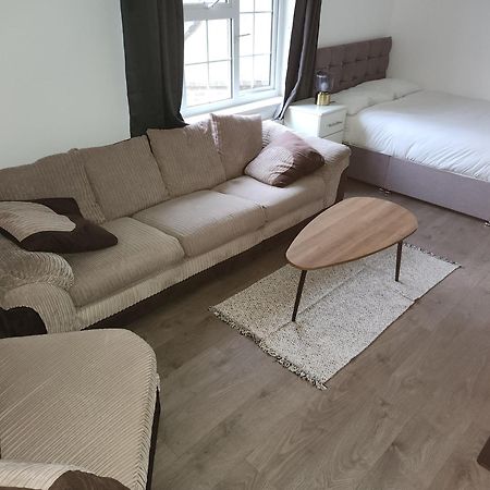 Flat With Work Station, Monitor, Smart Tv & Netflix Leilighet London Eksteriør bilde
