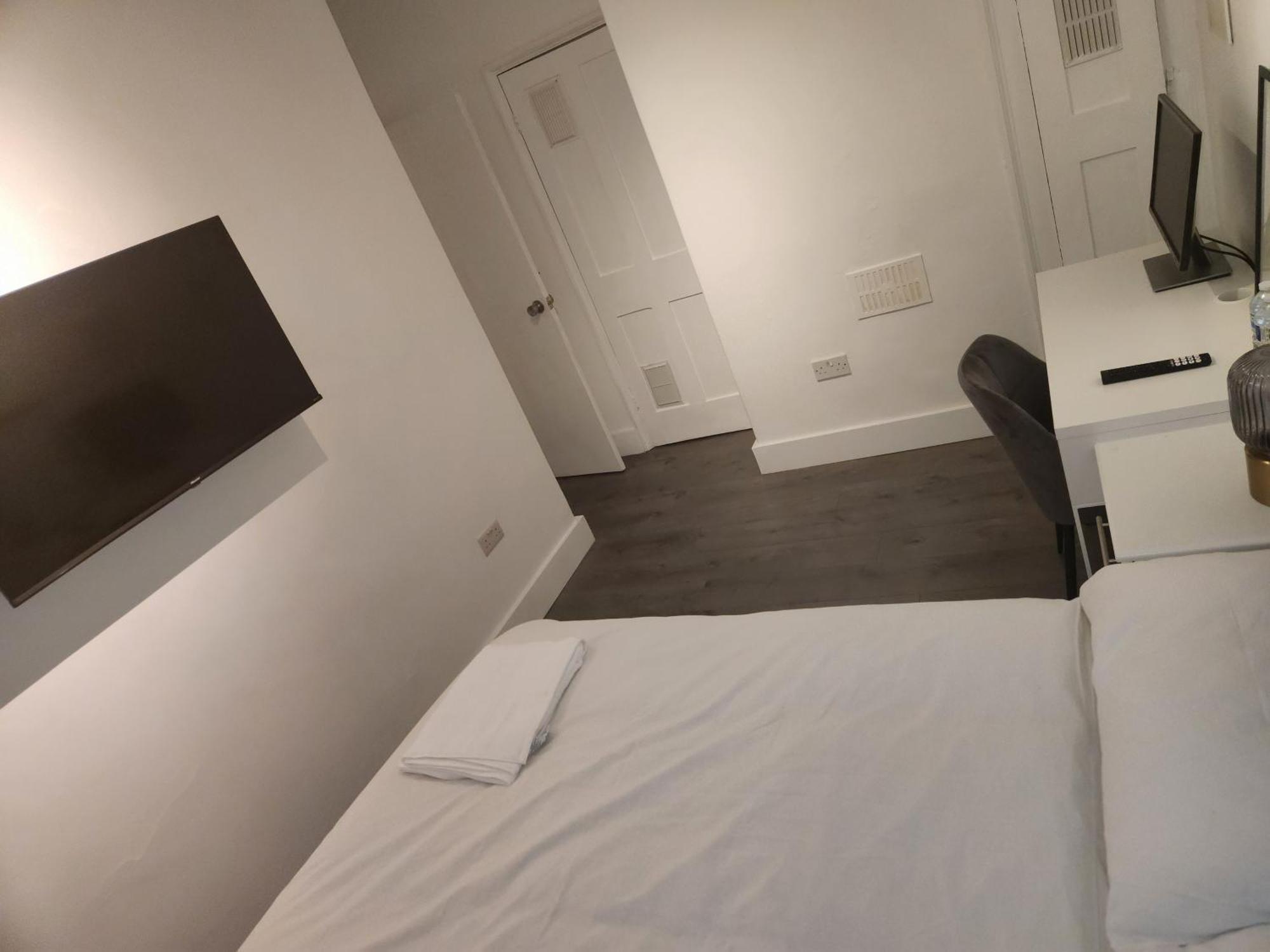 Flat With Work Station, Monitor, Smart Tv & Netflix Leilighet London Eksteriør bilde