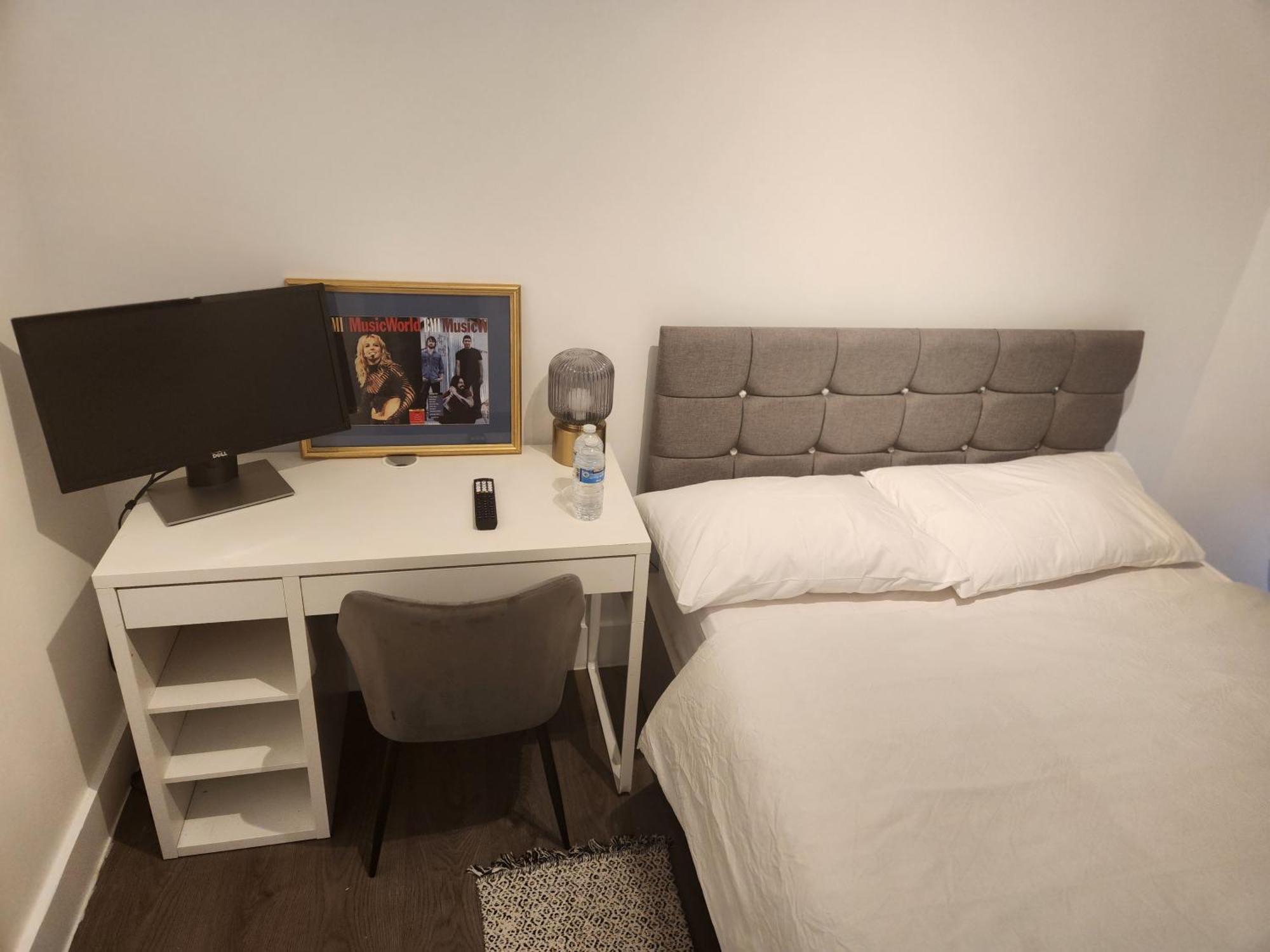 Flat With Work Station, Monitor, Smart Tv & Netflix Leilighet London Eksteriør bilde