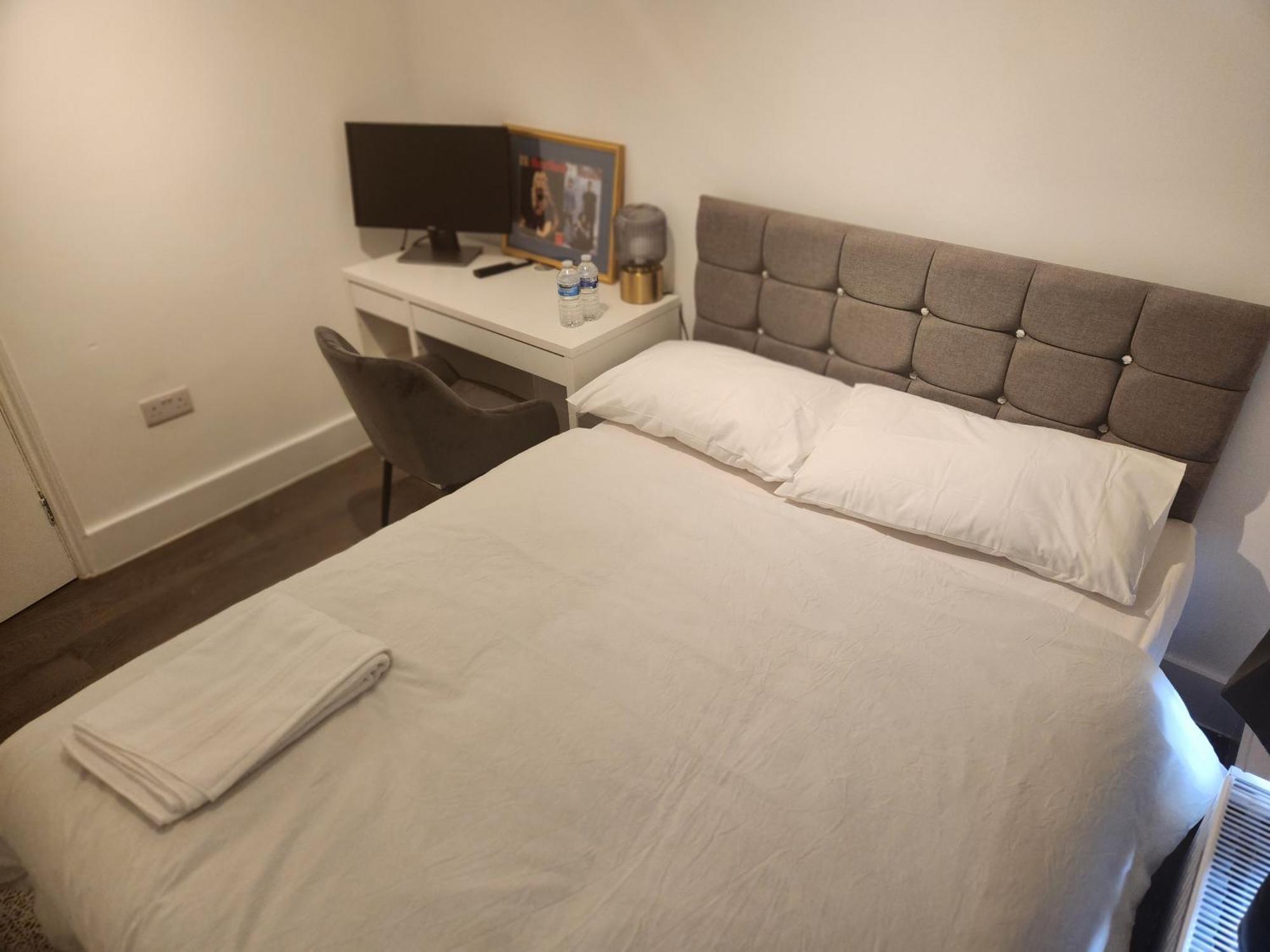 Flat With Work Station, Monitor, Smart Tv & Netflix Leilighet London Eksteriør bilde