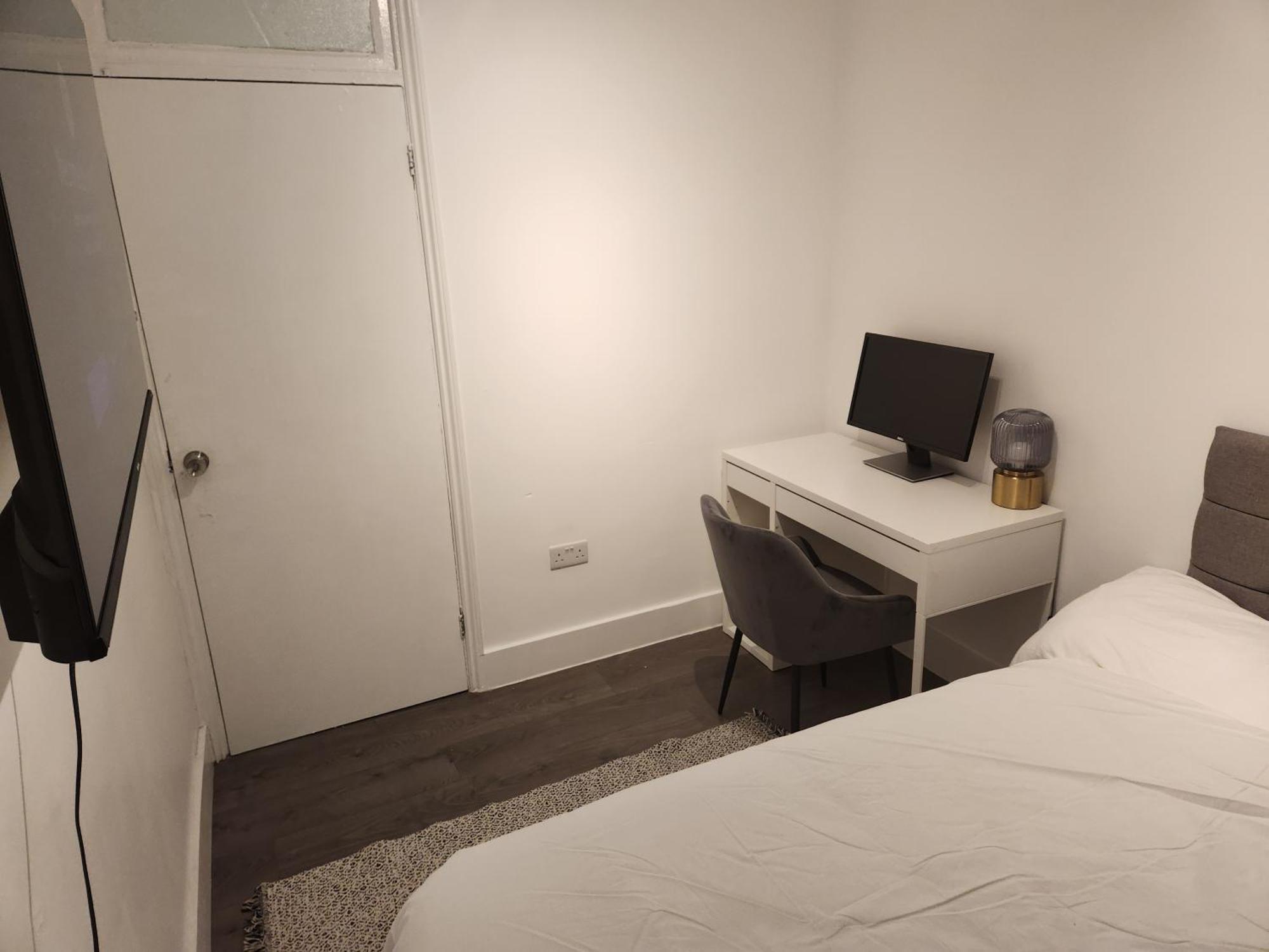 Flat With Work Station, Monitor, Smart Tv & Netflix Leilighet London Eksteriør bilde