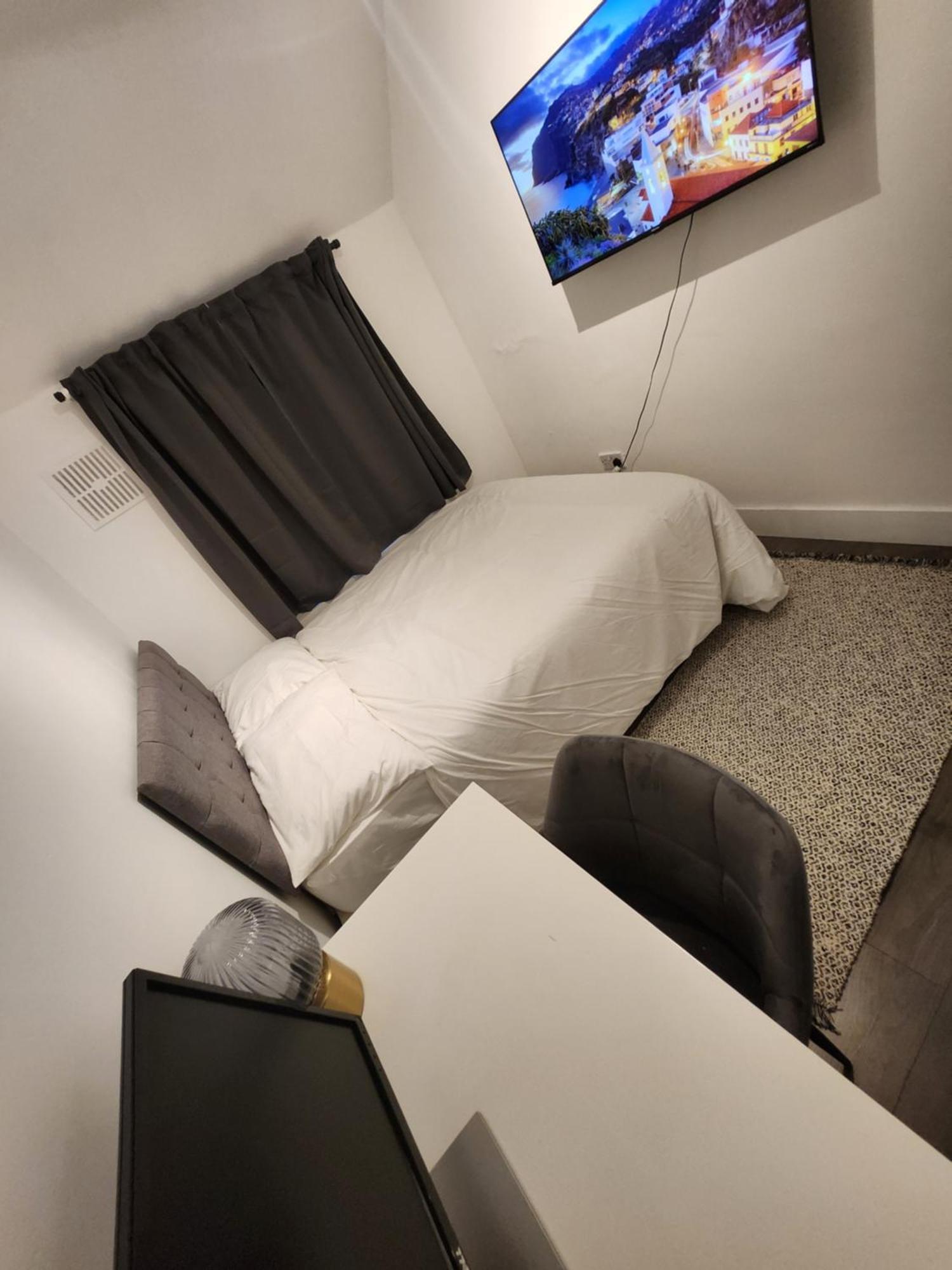 Flat With Work Station, Monitor, Smart Tv & Netflix Leilighet London Eksteriør bilde