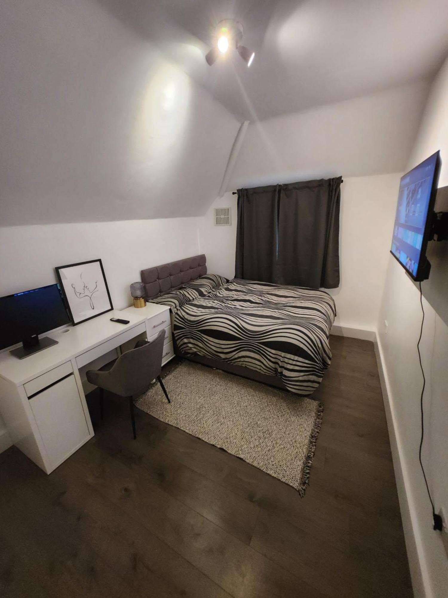 Flat With Work Station, Monitor, Smart Tv & Netflix Leilighet London Eksteriør bilde