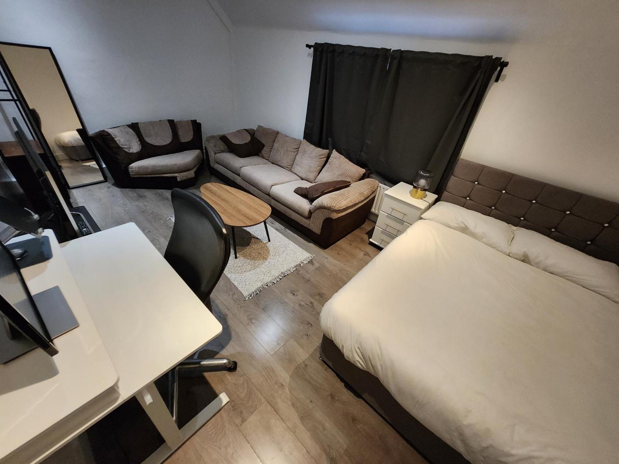 Flat With Work Station, Monitor, Smart Tv & Netflix Leilighet London Eksteriør bilde