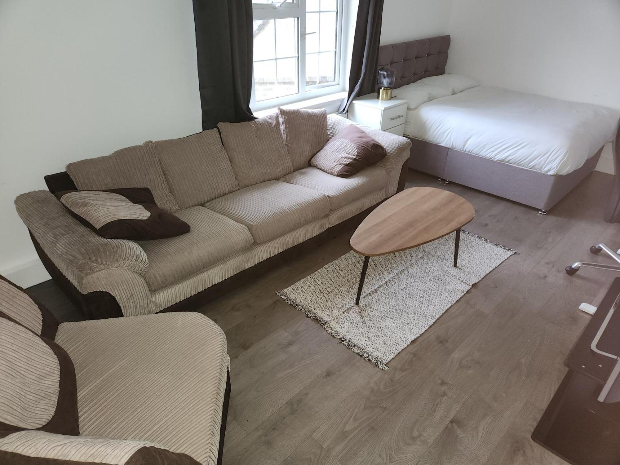 Flat With Work Station, Monitor, Smart Tv & Netflix Leilighet London Eksteriør bilde